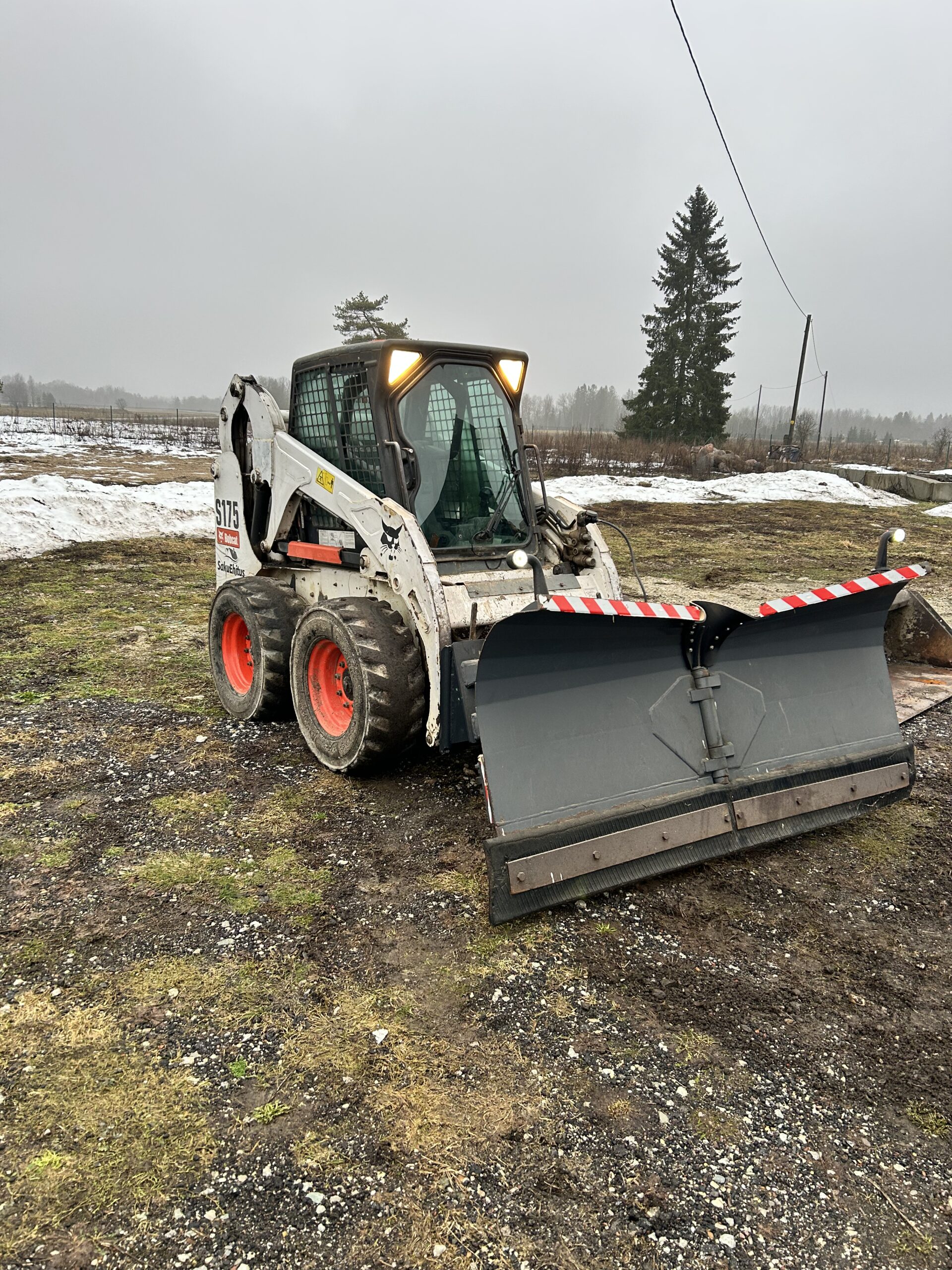 services-bg Lumekoristus Bobcat laaduriga